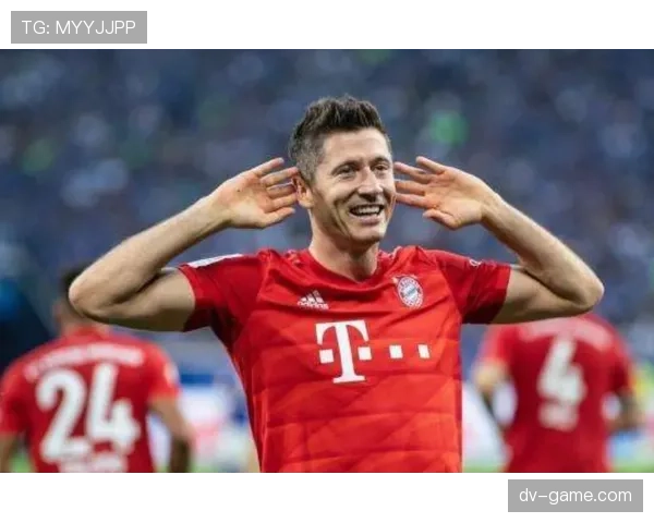 莱万多夫斯基任意球绝杀，助球队赢得关键胜利