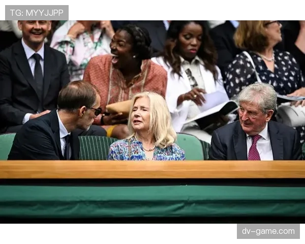 霍奇森重返英格兰队主帅岗位,率队剑指2024欧洲杯荣耀 霍奇森重返英格兰队主帅岗位,率队剑指2024欧洲杯荣耀